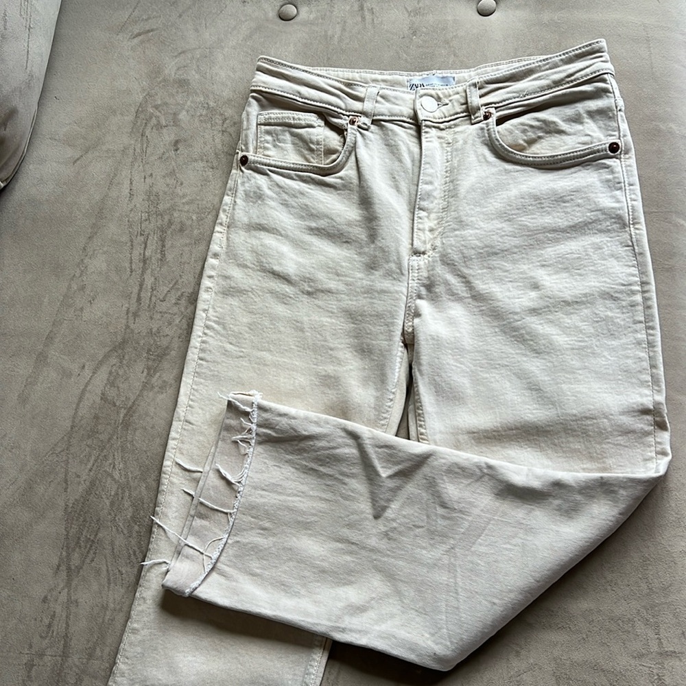 Zara high waist stretch, cropped flare ankle jeans. Sz - 8